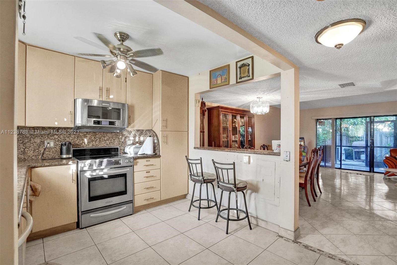 Ver detalles 2701 3 / 3 1700 sq. ft. $ 2022-11-11 0 foto