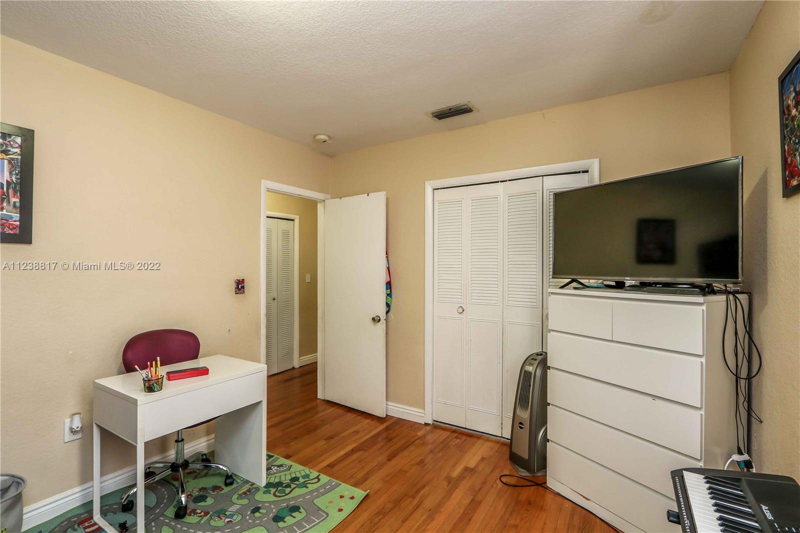 See details / 2012 sq. ft. $ 2022-09-07 0 Photo