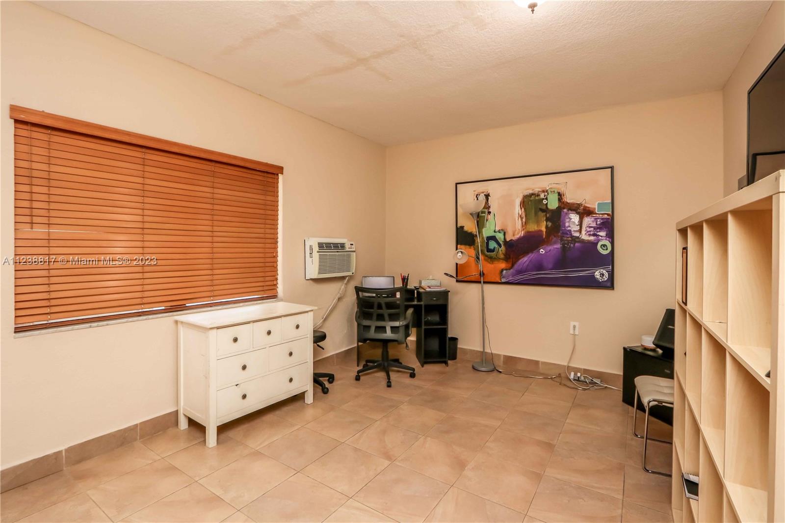 See details / 2012 sq. ft. $ 2022-09-07 0 Photo