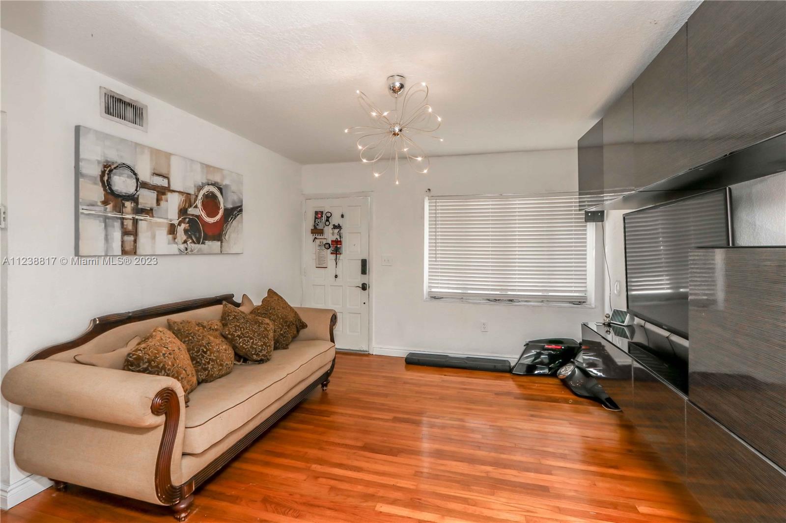 See details / 2012 sq. ft. $ 2022-09-07 0 Photo