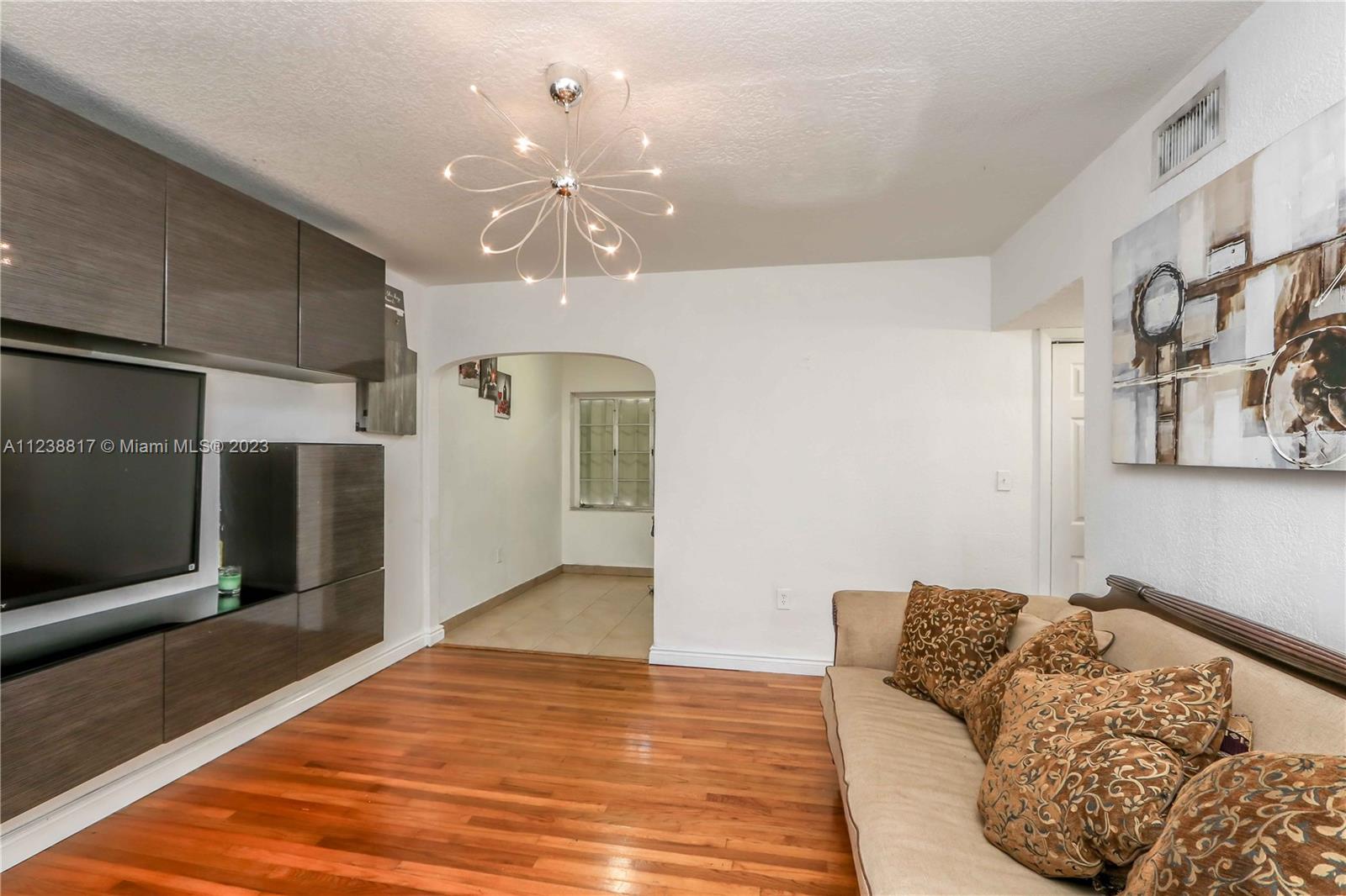 See details / 2012 sq. ft. $ 2022-09-07 0 Photo