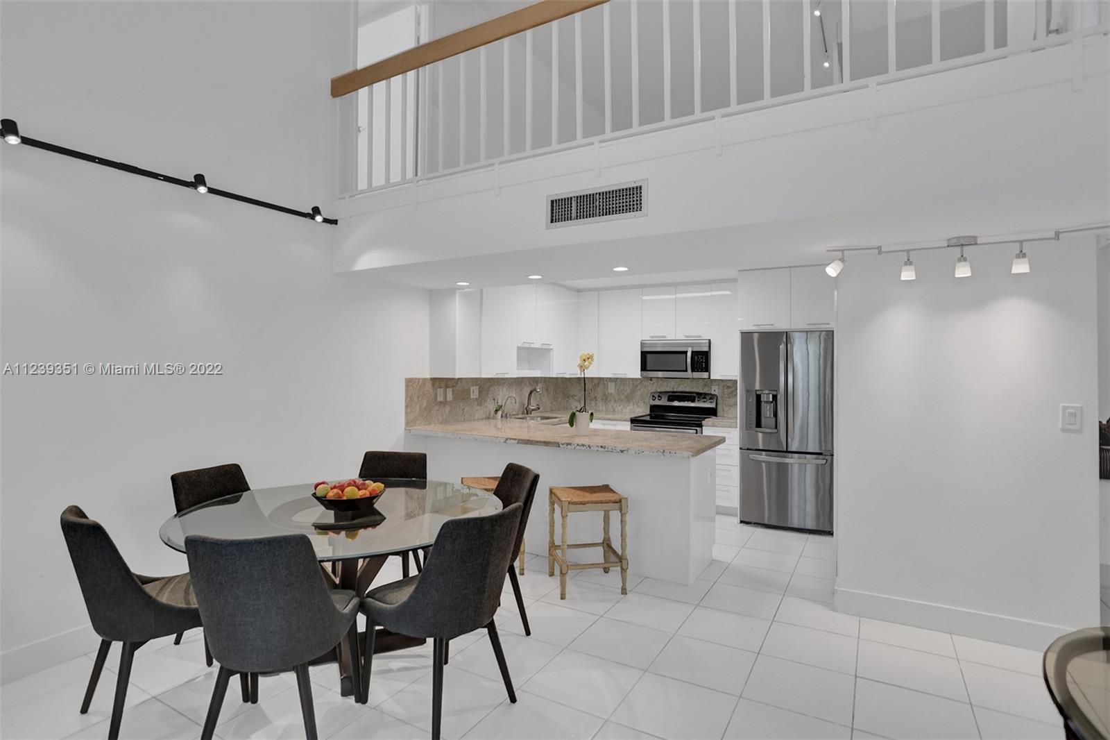 Photo of 20363 Country Club Dr (20363), Aventura, Florida, 33180 - Dining/ Kitchen