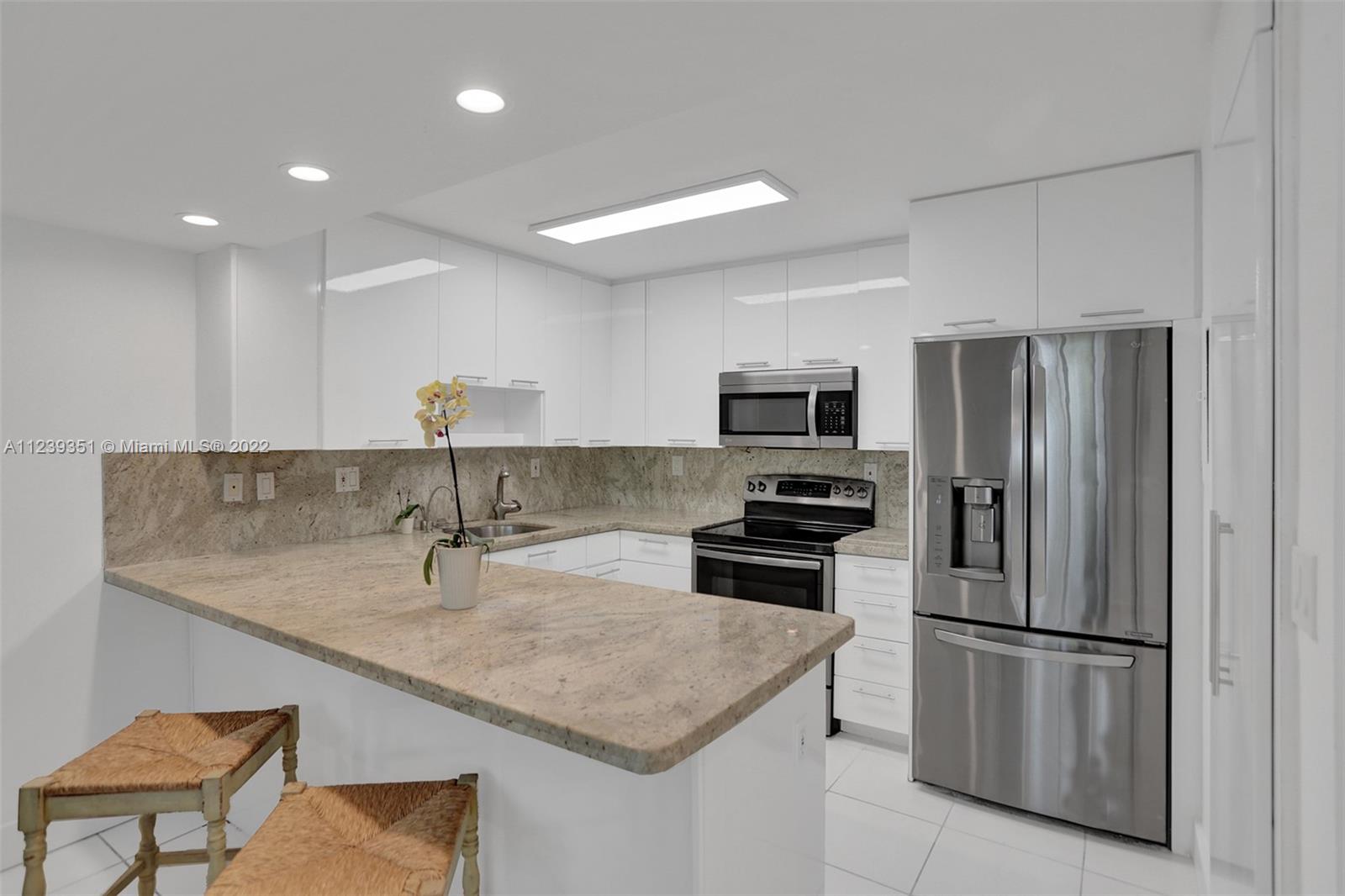 Photo of 20363 Country Club Dr (20363), Aventura, Florida, 33180 - Kitchen