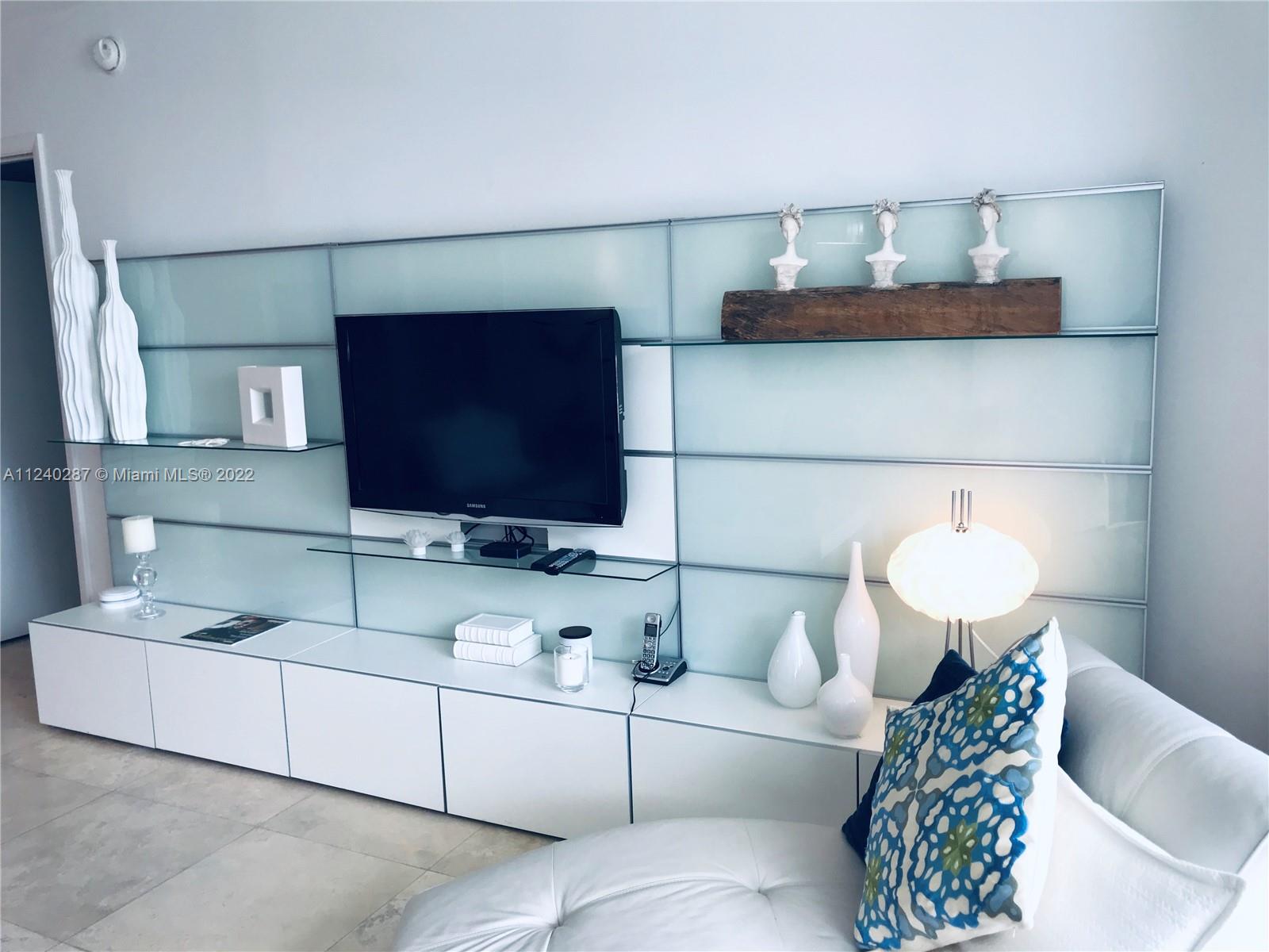 Ver detalles 4103 3 / 3 1733 sq. ft. $ 2022-09-12 0 foto