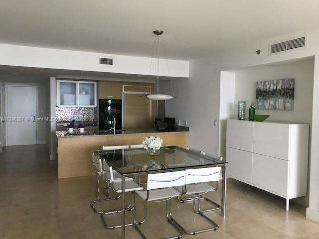 Ver detalles 4103 3 / 3 1733 sq. ft. $ 2022-09-12 0 foto