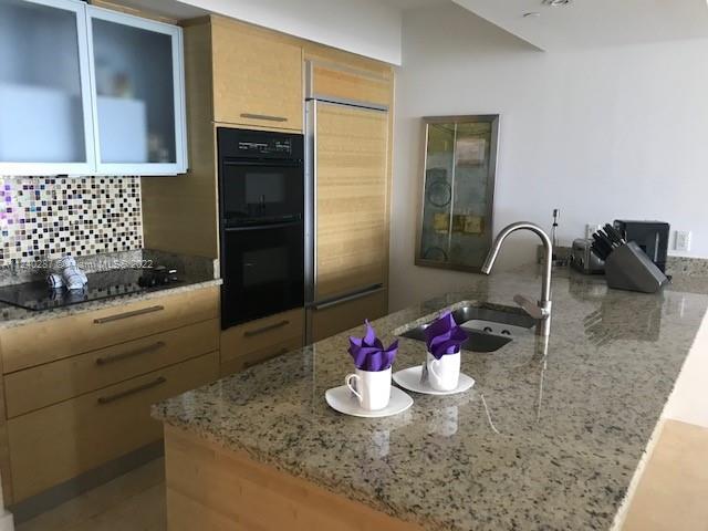 Ver detalles 4103 3 / 3 1733 sq. ft. $ 2022-09-12 0 foto