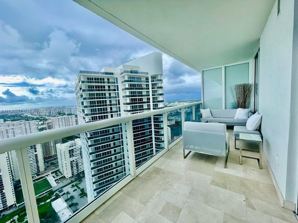 Ver detalles 4103 3 / 3 1733 sq. ft. $ 2022-09-12 0 foto