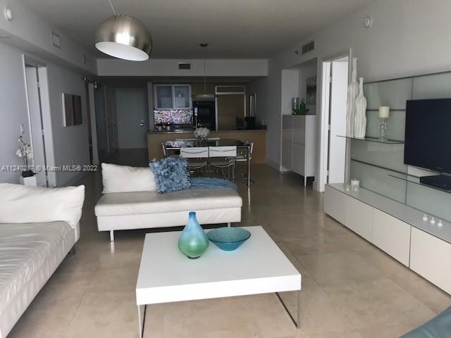 Ver detalles 4103 3 / 3 1733 sq. ft. $ 2022-09-12 0 foto