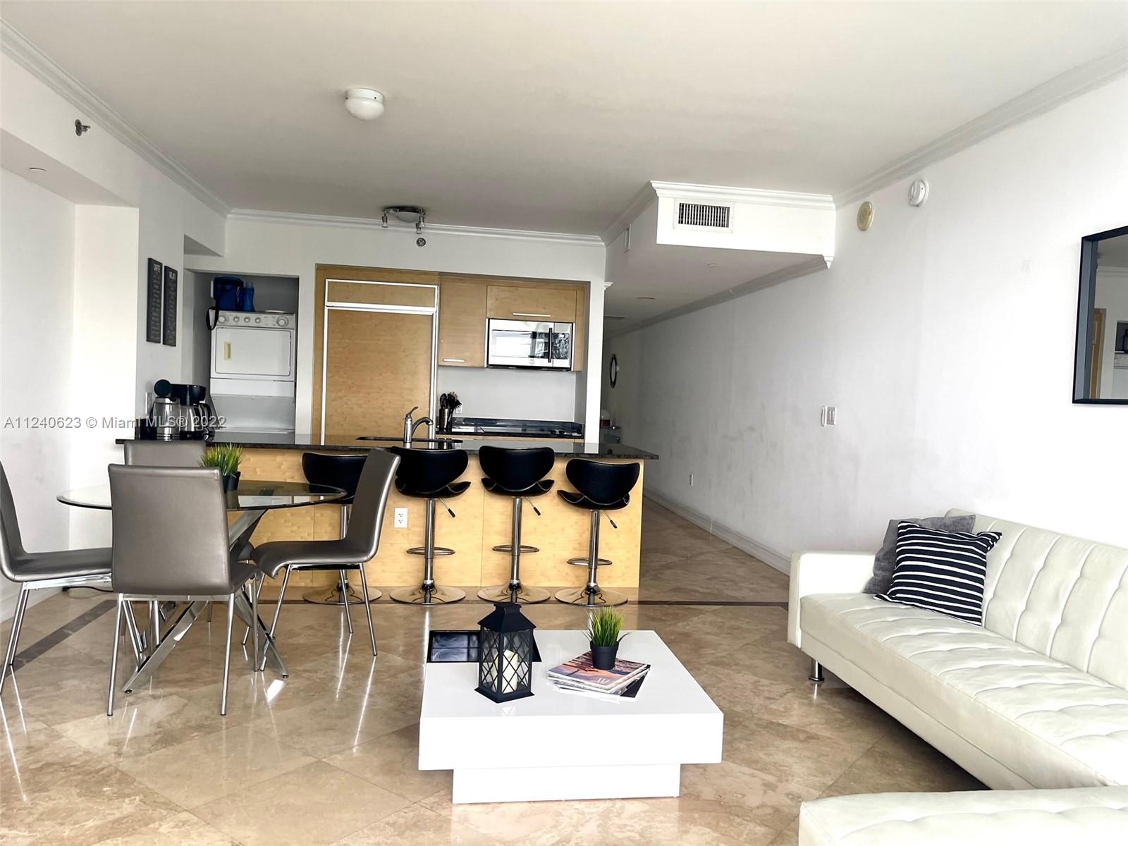 Ver detalles 4412 1 / 1 844 sq. ft. $ 2022-10-11 0 foto
