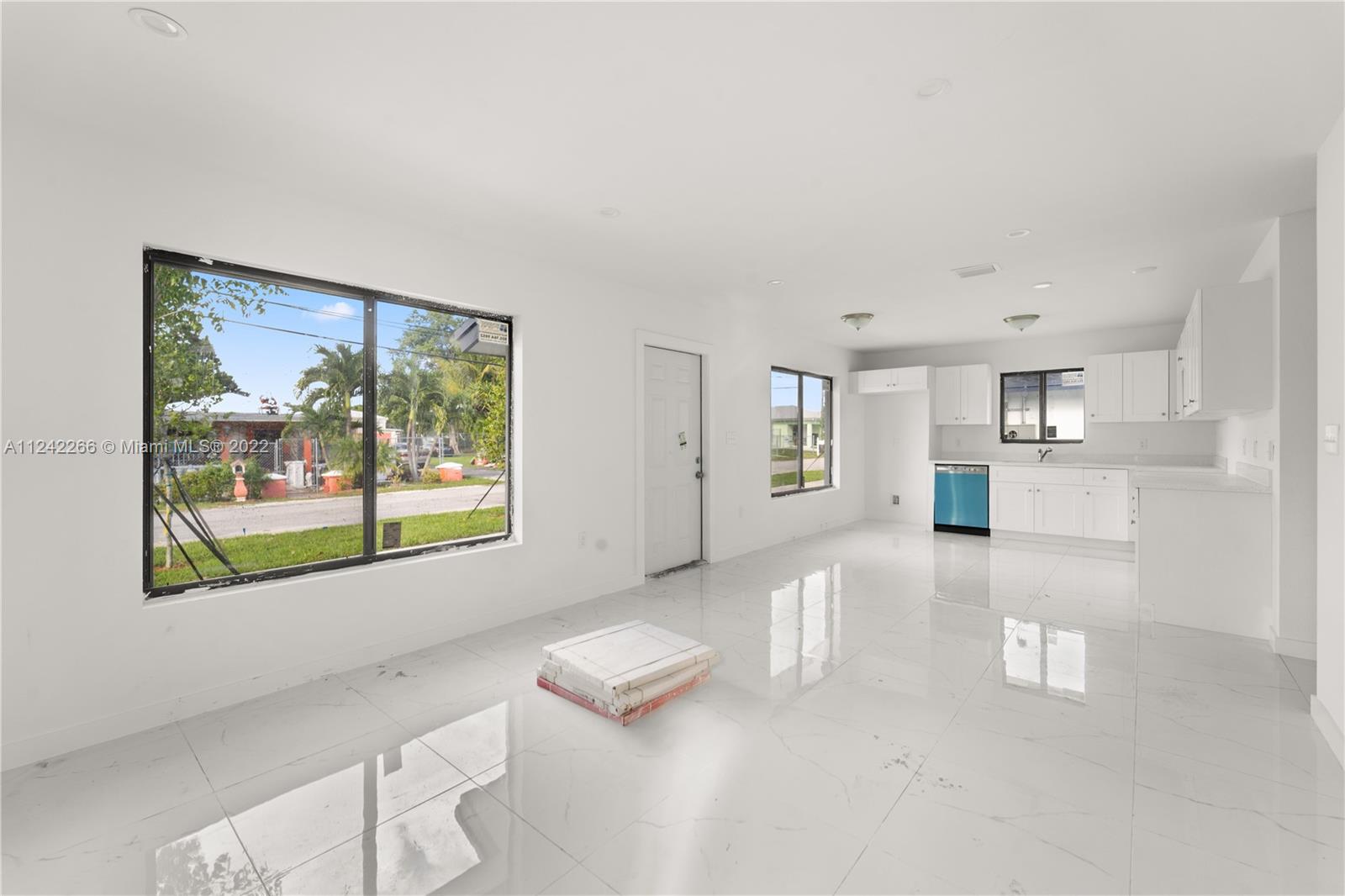 See details / 2300 sq. ft. $ 2022-10-17 0 Photo