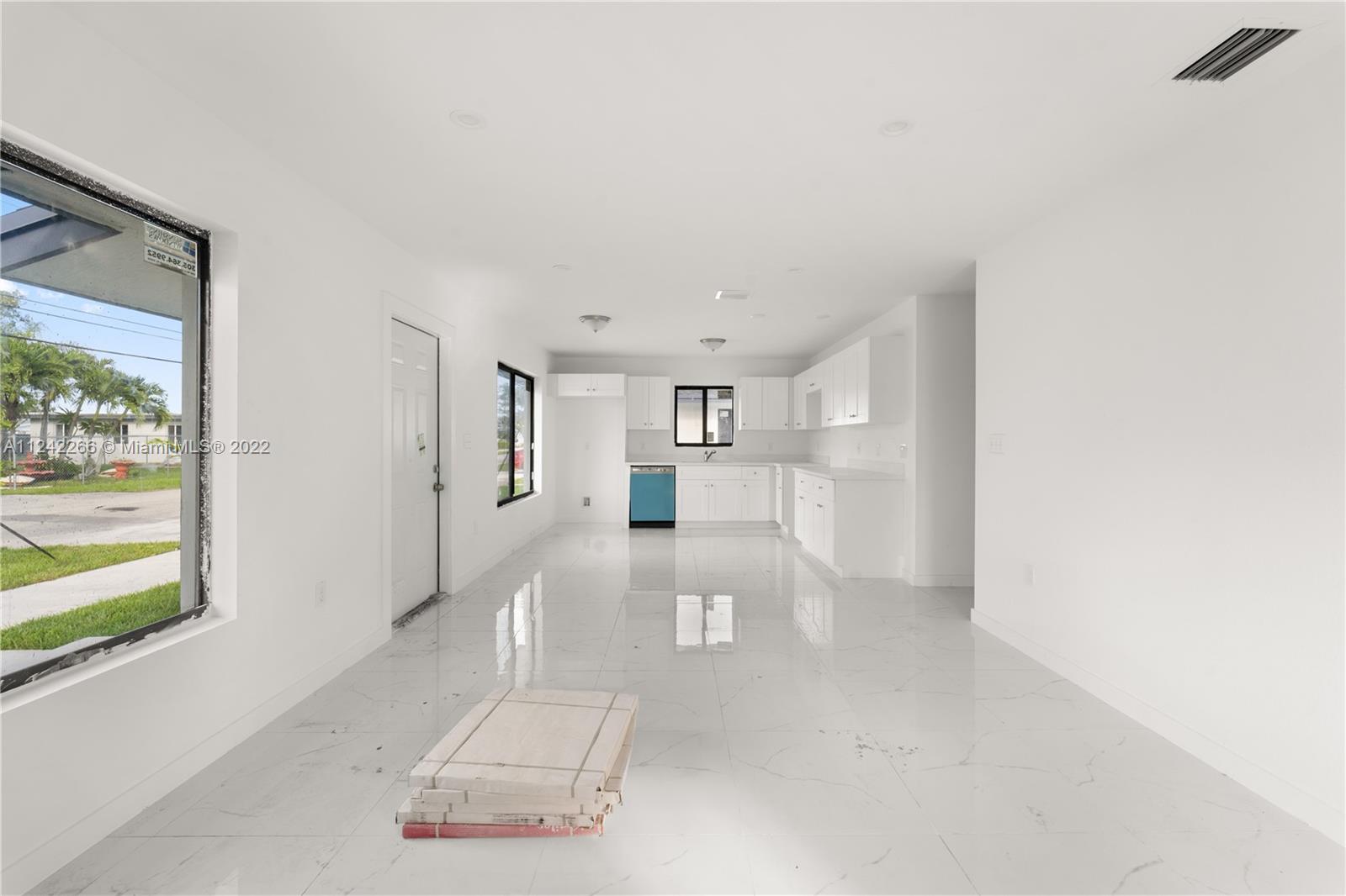 See details / 2300 sq. ft. $ 2022-10-17 0 Photo