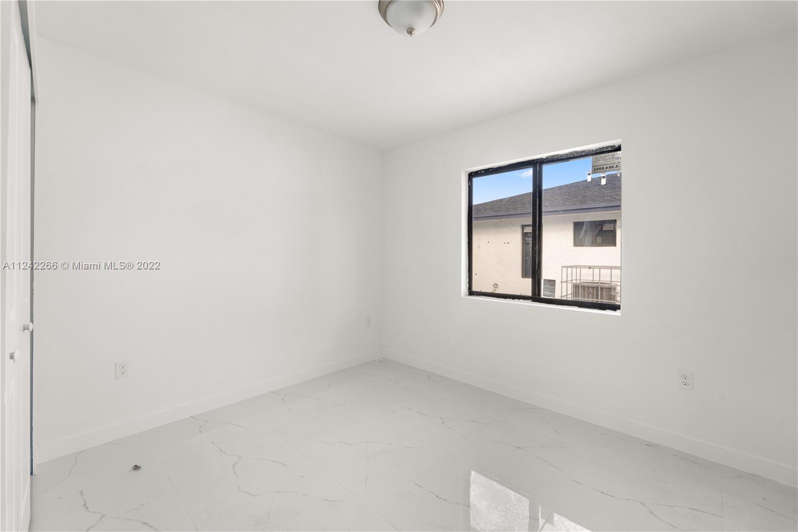 See details / 2300 sq. ft. $ 2022-10-17 0 Photo