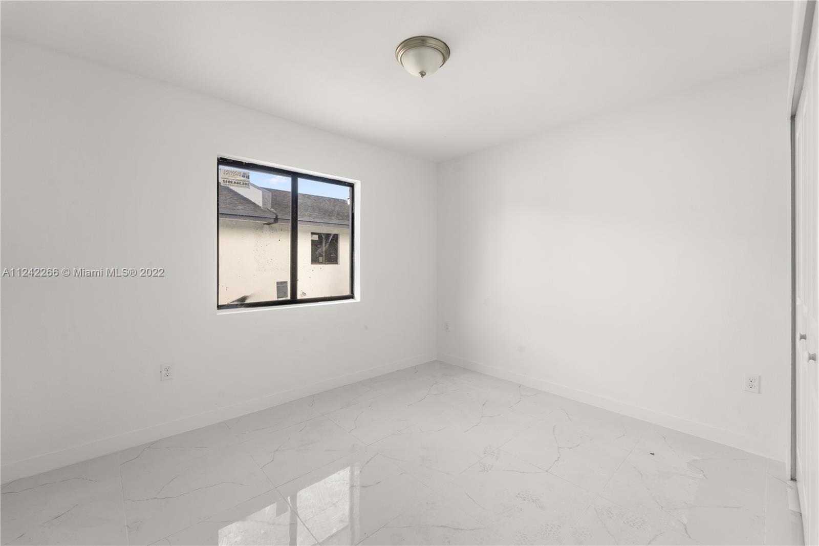 See details / 2300 sq. ft. $ 2022-10-17 0 Photo
