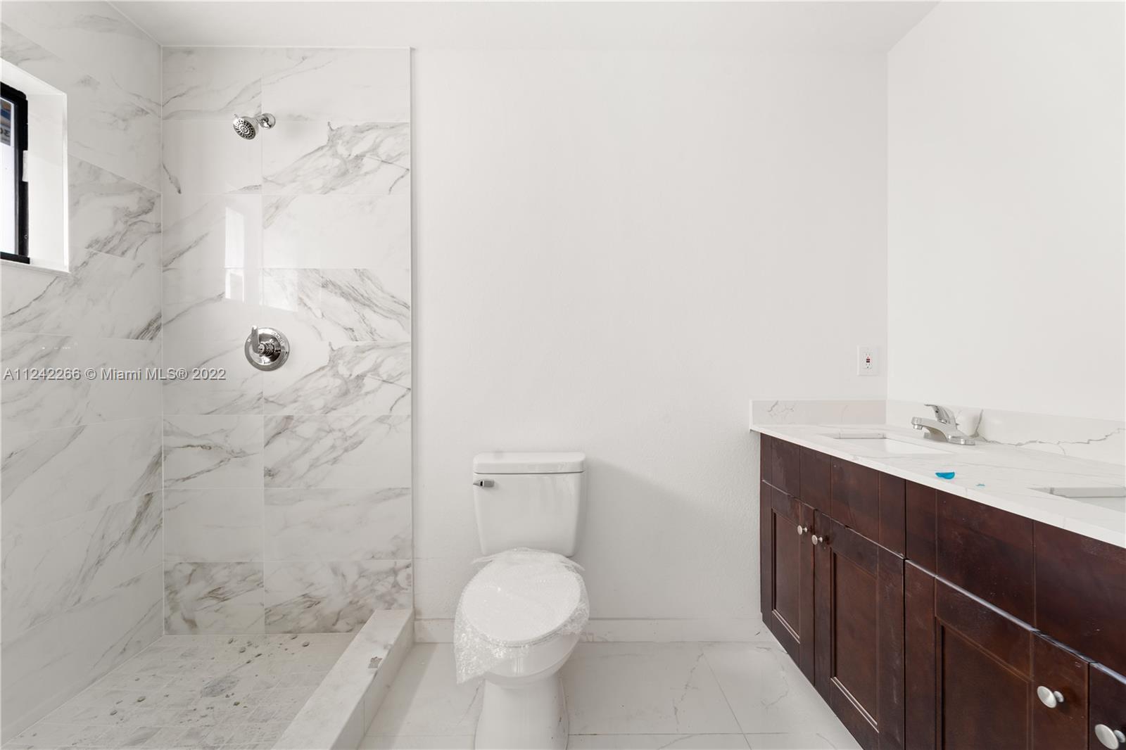 See details / 2300 sq. ft. $ 2022-10-17 0 Photo