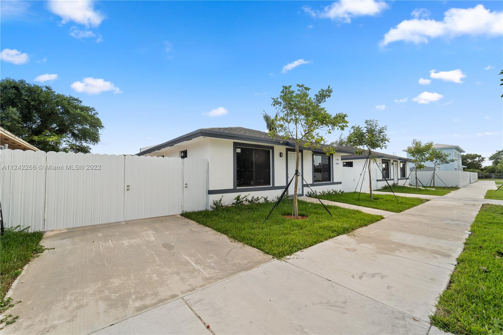 See details / 2300 sq. ft. $ 2022-10-17 0 Photo