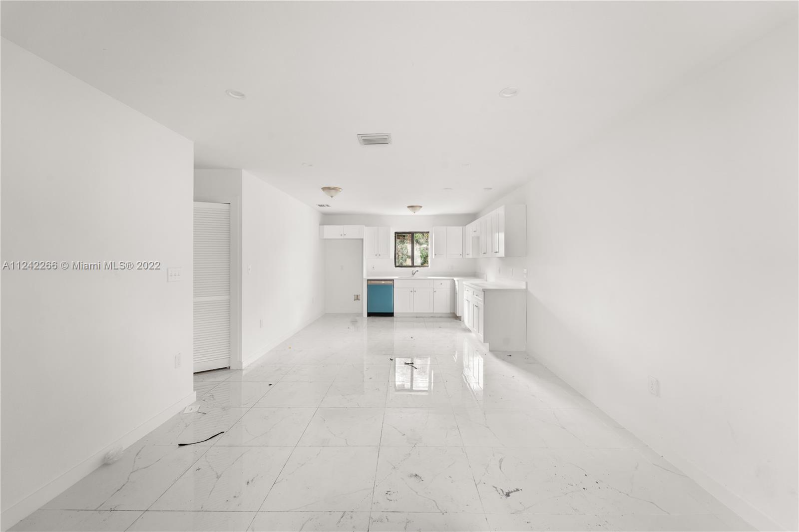 See details / 2300 sq. ft. $ 2022-10-17 0 Photo