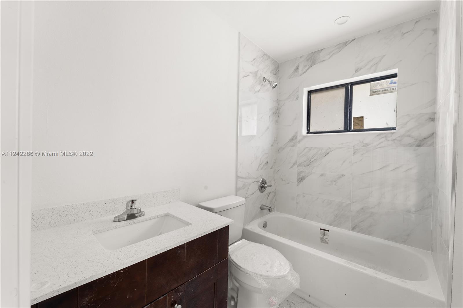 See details / 2300 sq. ft. $ 2022-10-17 0 Photo