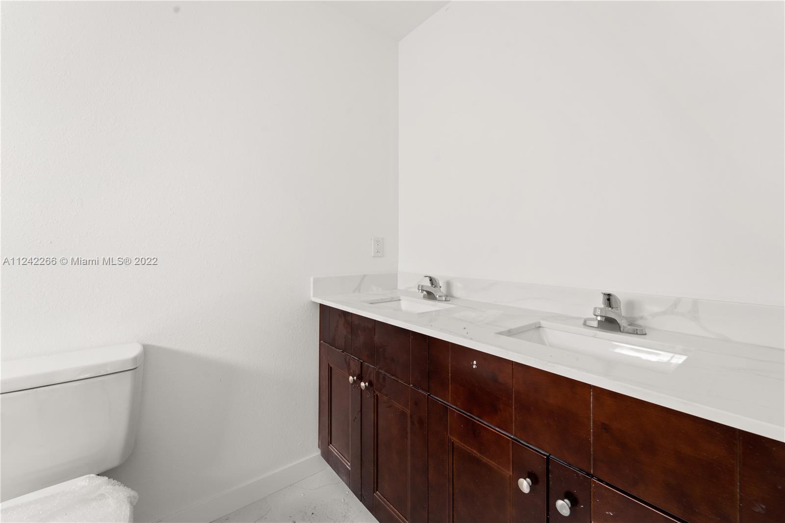 See details / 2300 sq. ft. $ 2022-10-17 0 Photo