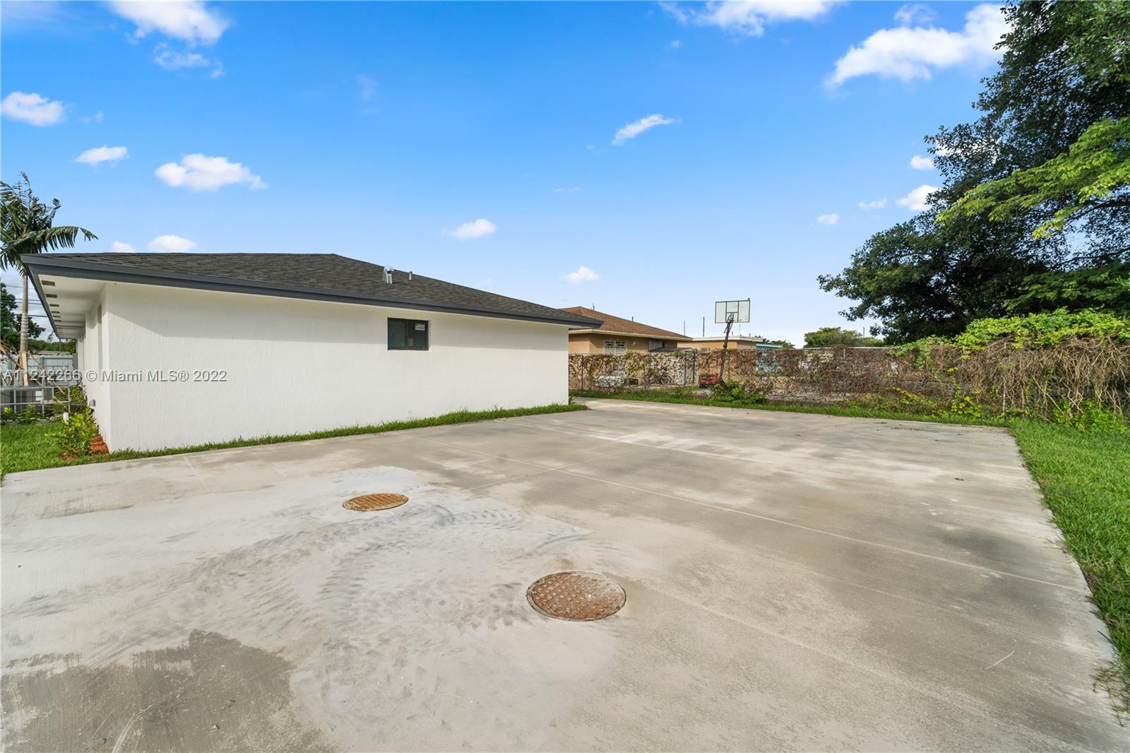 See details / 2300 sq. ft. $ 2022-10-17 0 Photo