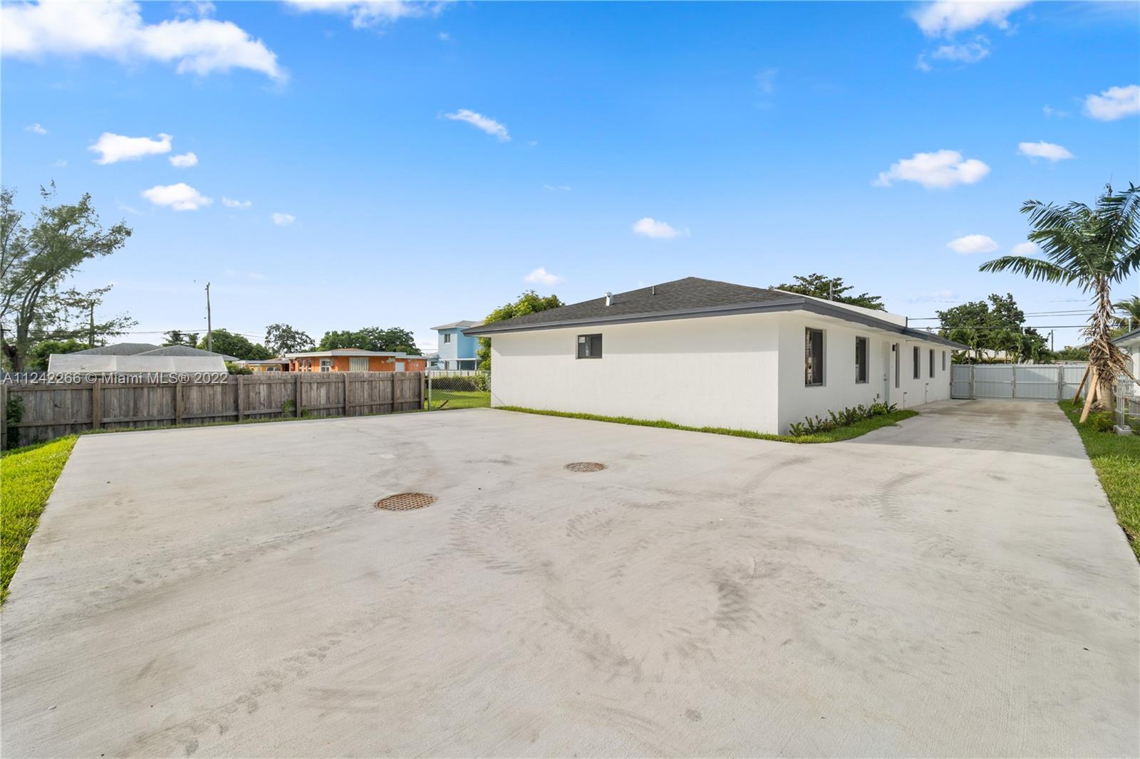 See details / 2300 sq. ft. $ 2022-10-17 0 Photo