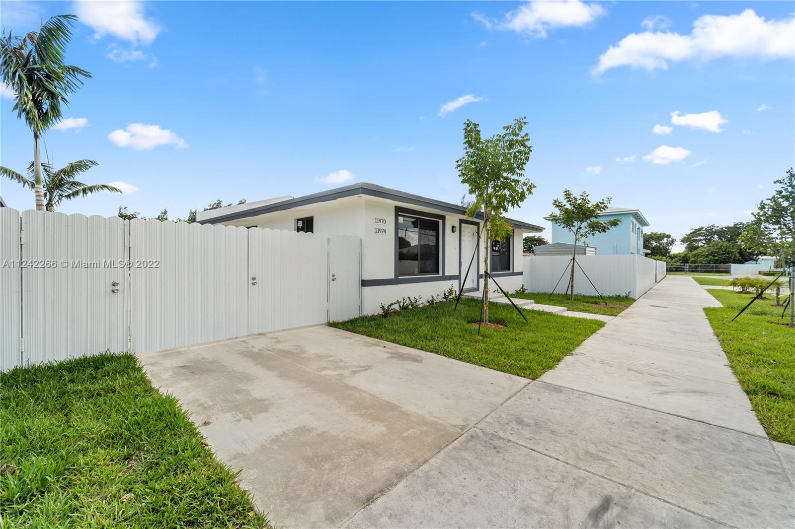See details / 2300 sq. ft. $ 2022-10-17 0 Photo