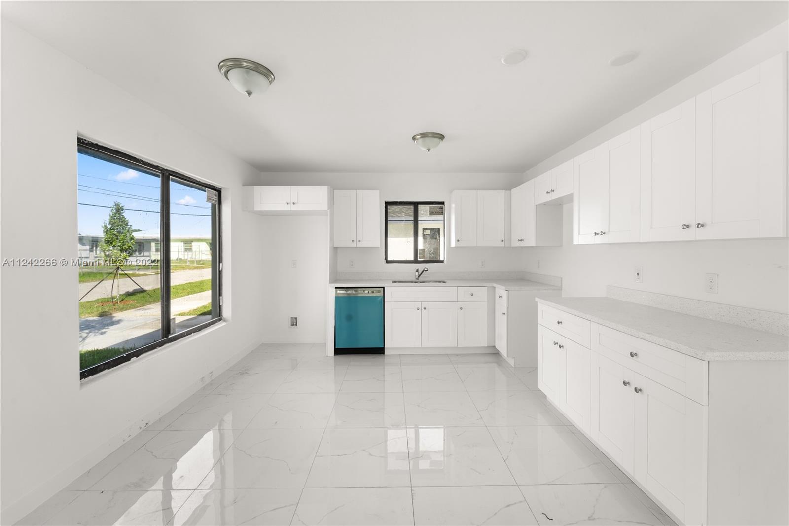 See details / 2300 sq. ft. $ 2022-10-17 0 Photo