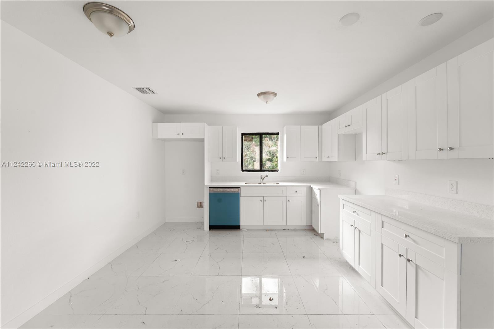 See details / 2300 sq. ft. $ 2022-10-17 0 Photo