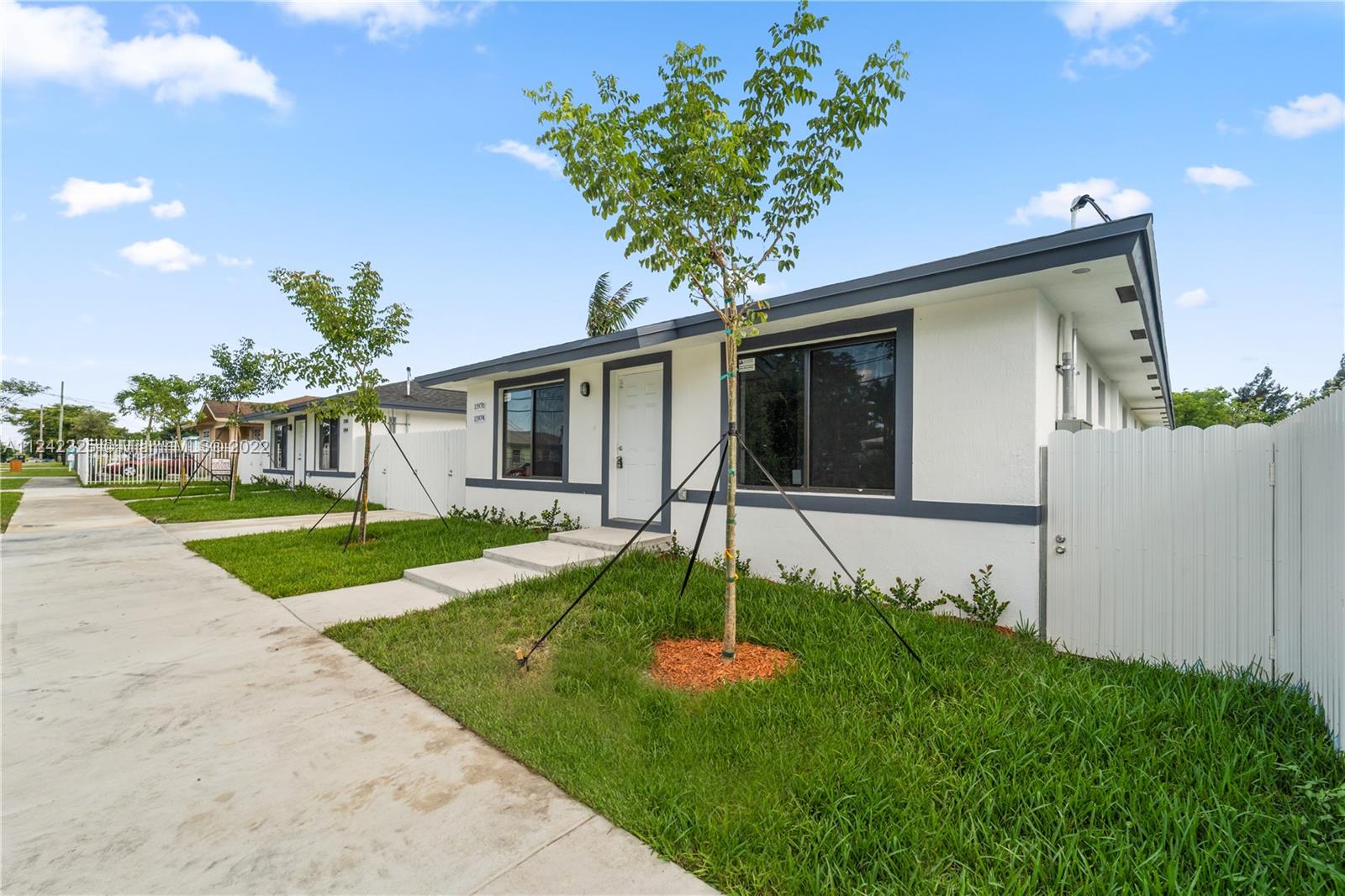 See details / 2300 sq. ft. $ 2022-10-17 0 Photo