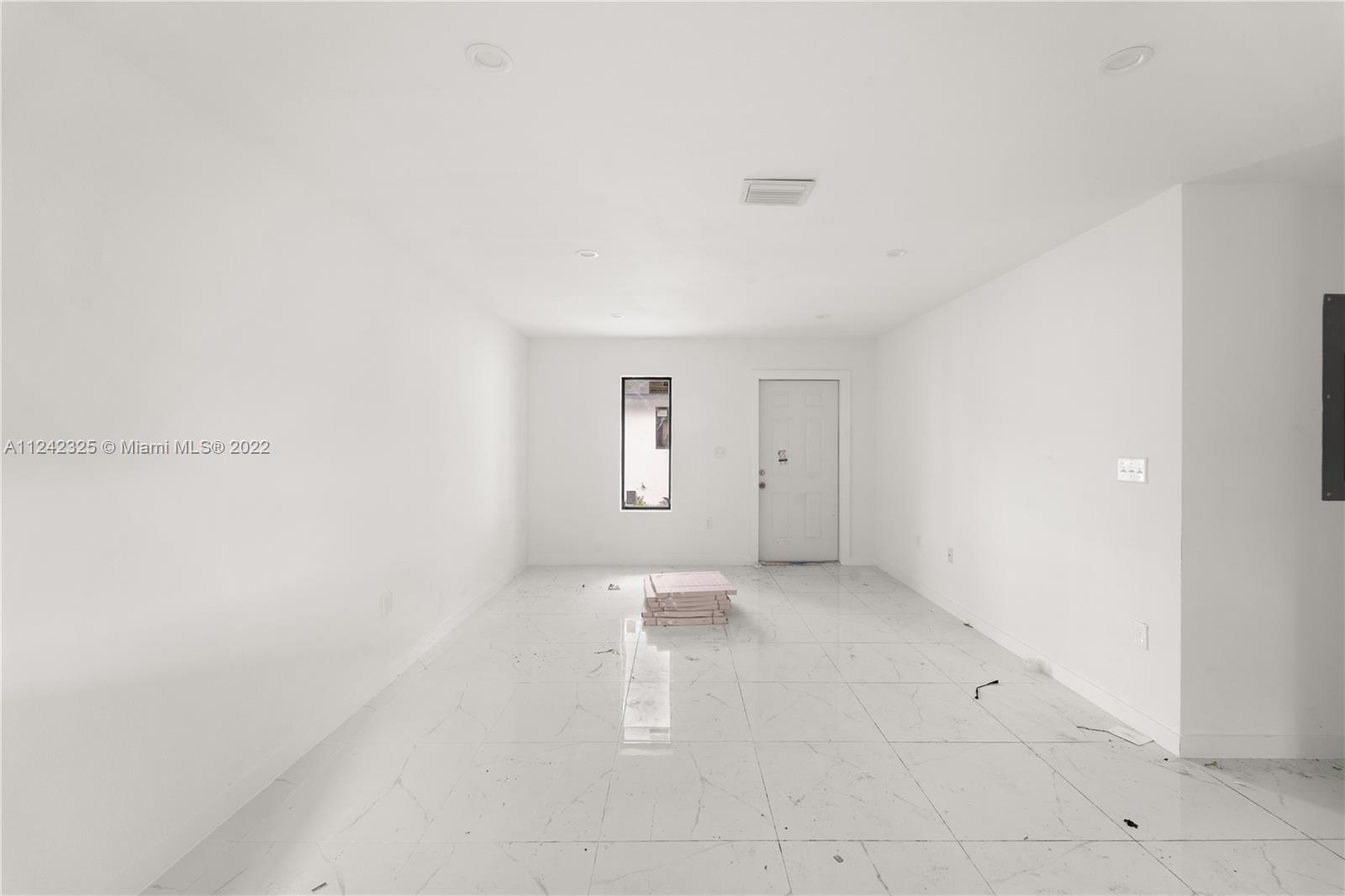 See details / 2300 sq. ft. $ 2022-10-17 0 Photo