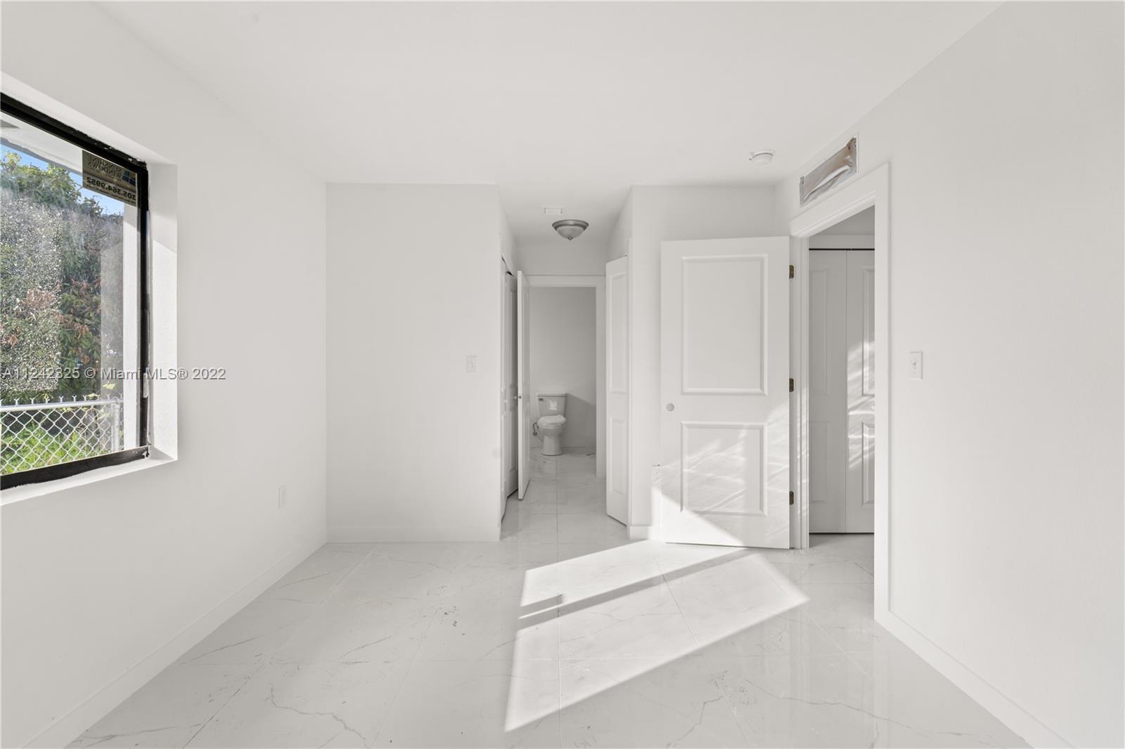 See details / 2300 sq. ft. $ 2022-10-17 0 Photo