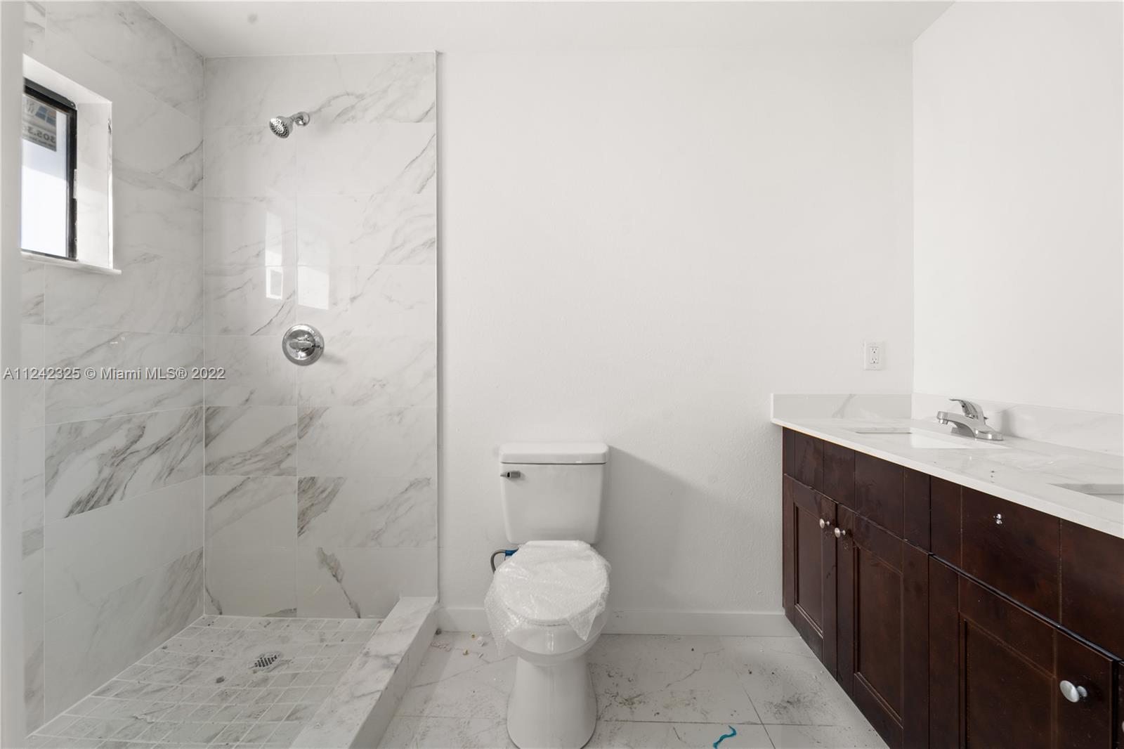 See details / 2300 sq. ft. $ 2022-10-17 0 Photo
