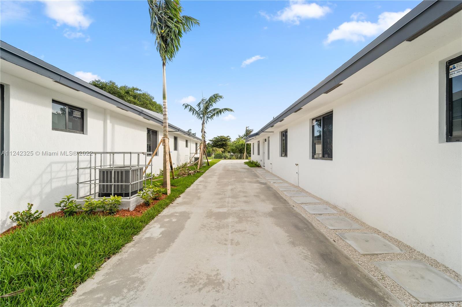 See details / 2300 sq. ft. $ 2022-10-17 0 Photo
