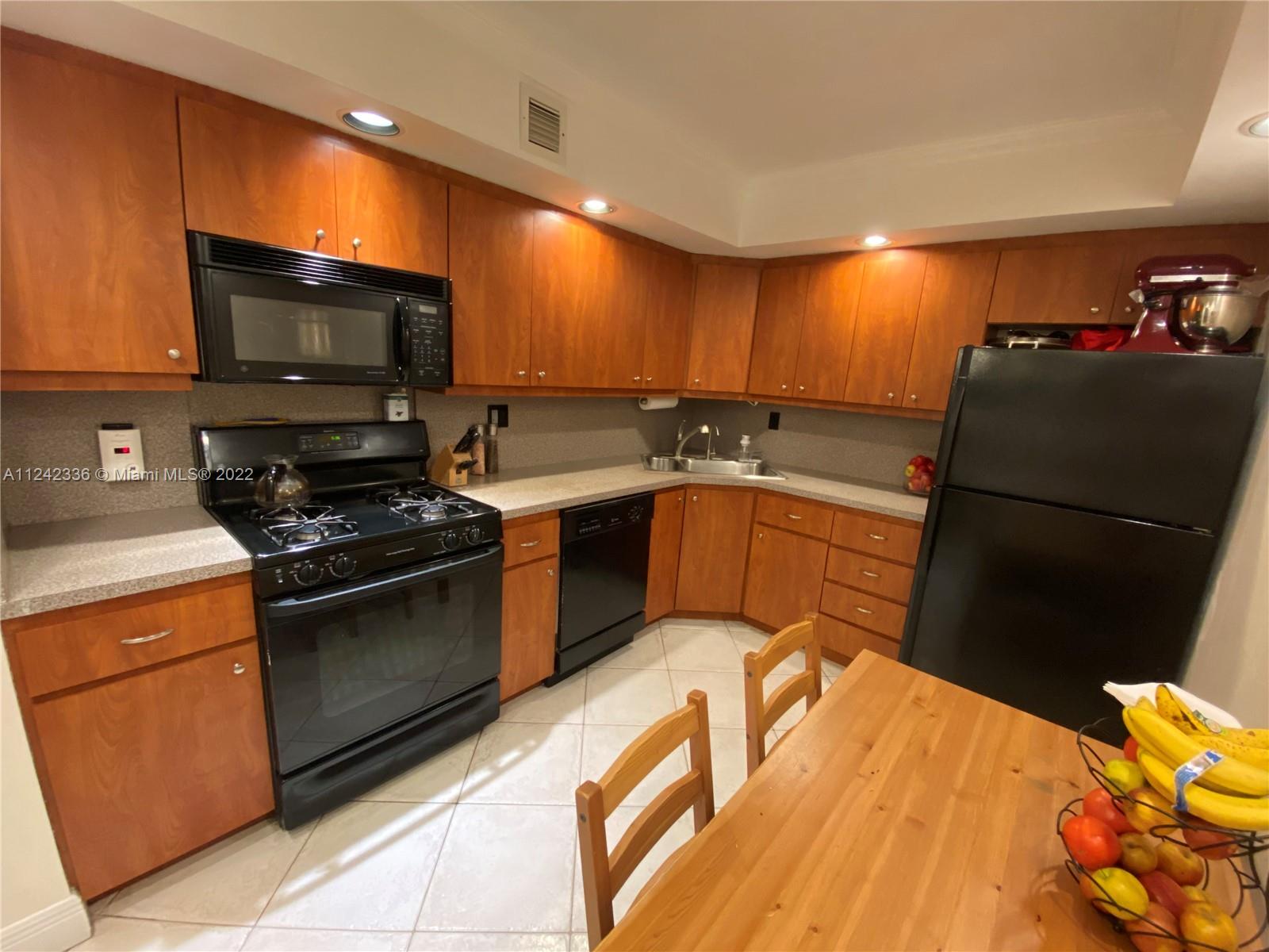 Photo of 2030 Ocean Dr #619, Hallandale Beach, Florida, 33009 - Kitchen
