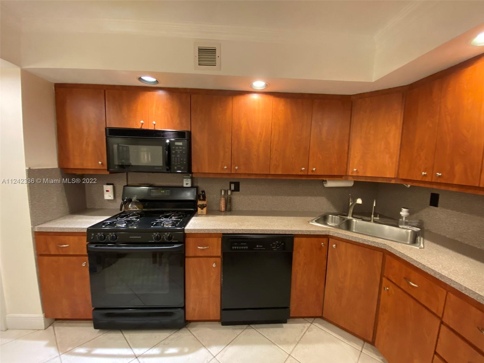 Photo of 2030 Ocean Dr #619, Hallandale Beach, Florida, 33009 - Kitchen