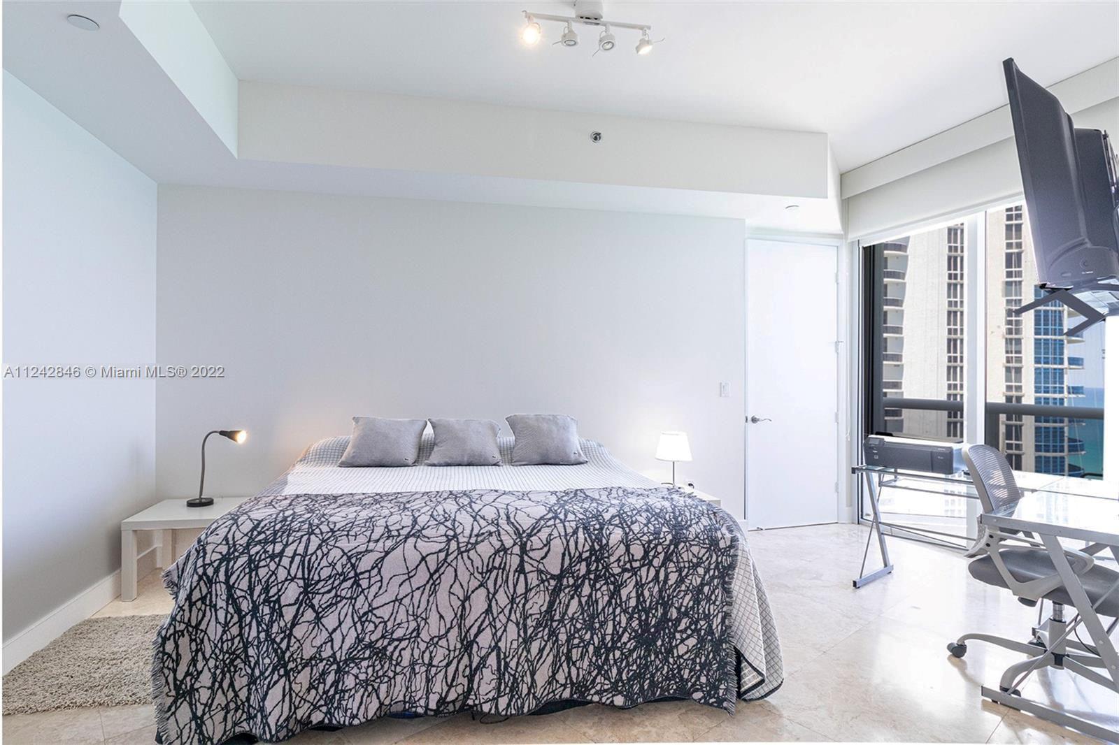 See details 2103 3 / 3 1935 sq. ft. $ 2022-08-17 0 Photo