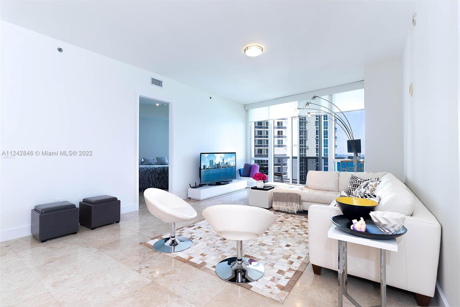 See details 2103 3 / 3 1935 sq. ft. $ 2022-08-17 0 Photo
