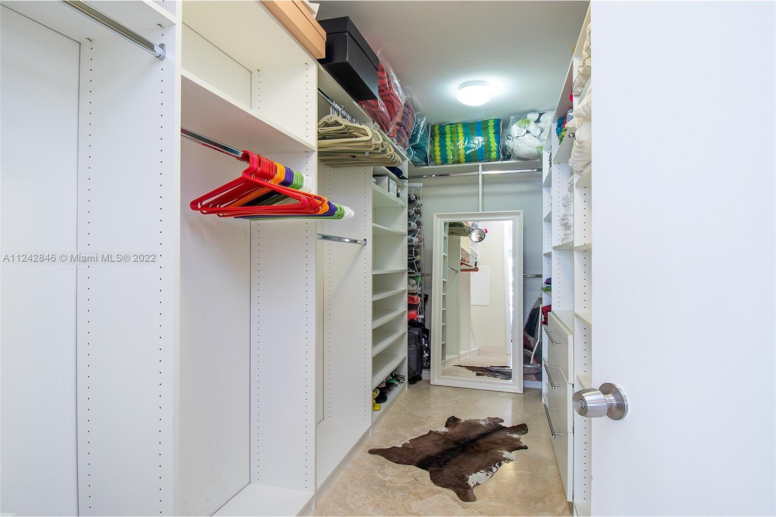 See details 2103 3 / 3 1935 sq. ft. $ 2022-08-17 0 Photo