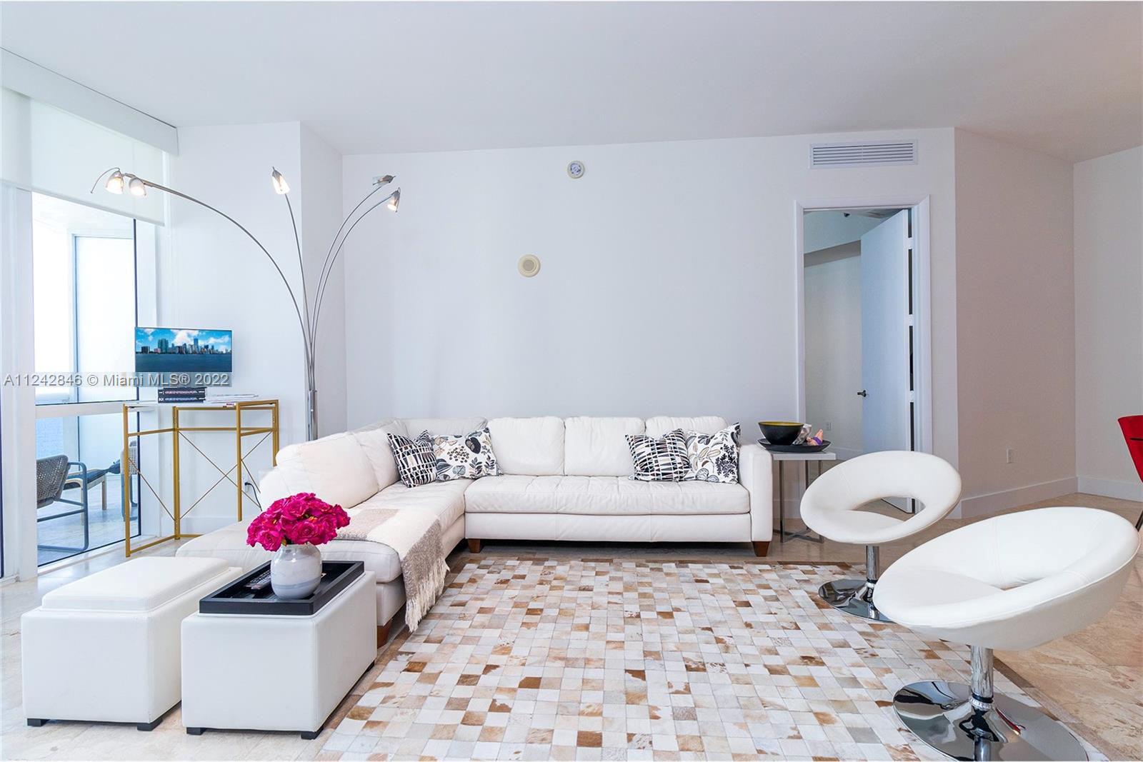 See details 2103 3 / 3 1935 sq. ft. $ 2022-08-17 0 Photo