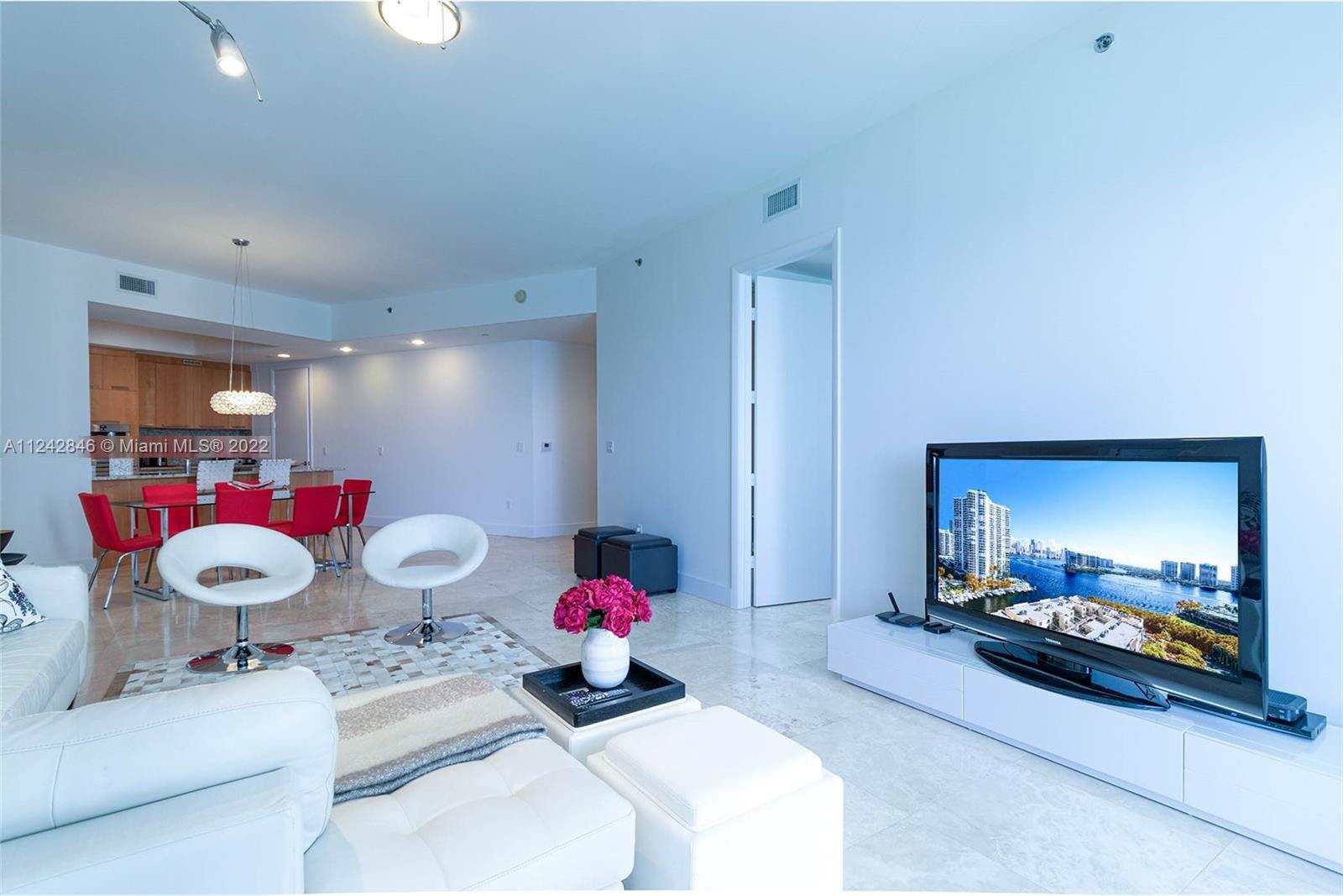 See details 2103 3 / 3 1935 sq. ft. $ 2022-08-17 0 Photo