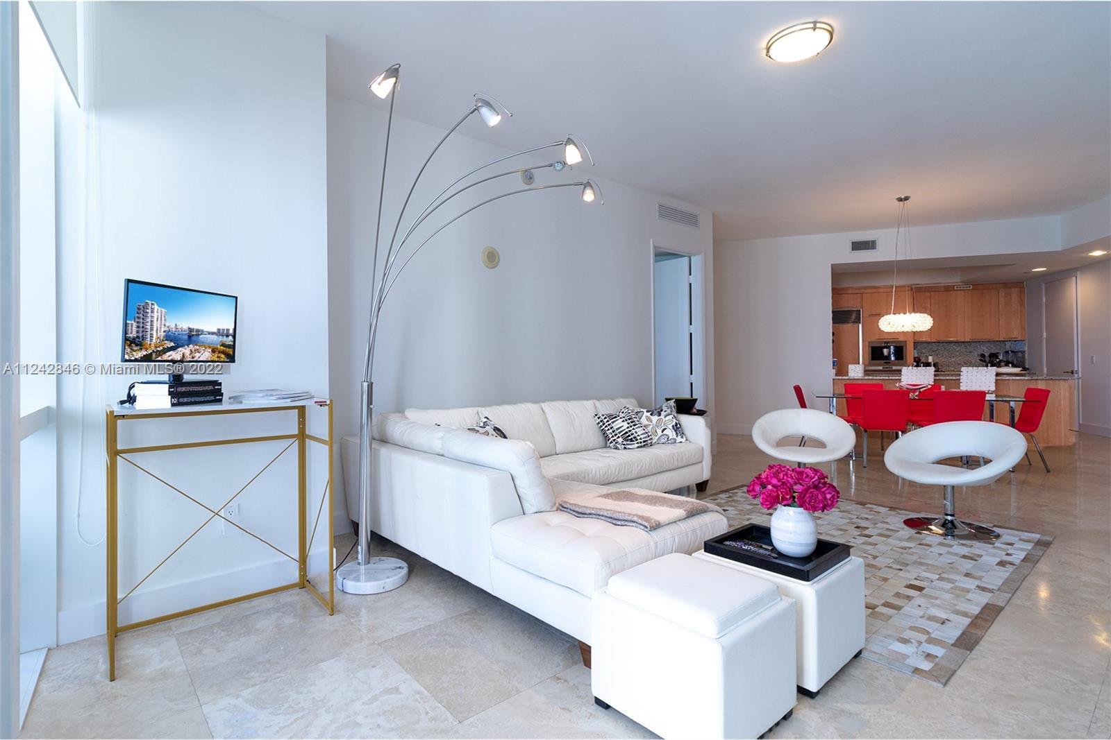 See details 2103 3 / 3 1935 sq. ft. $ 2022-08-17 0 Photo