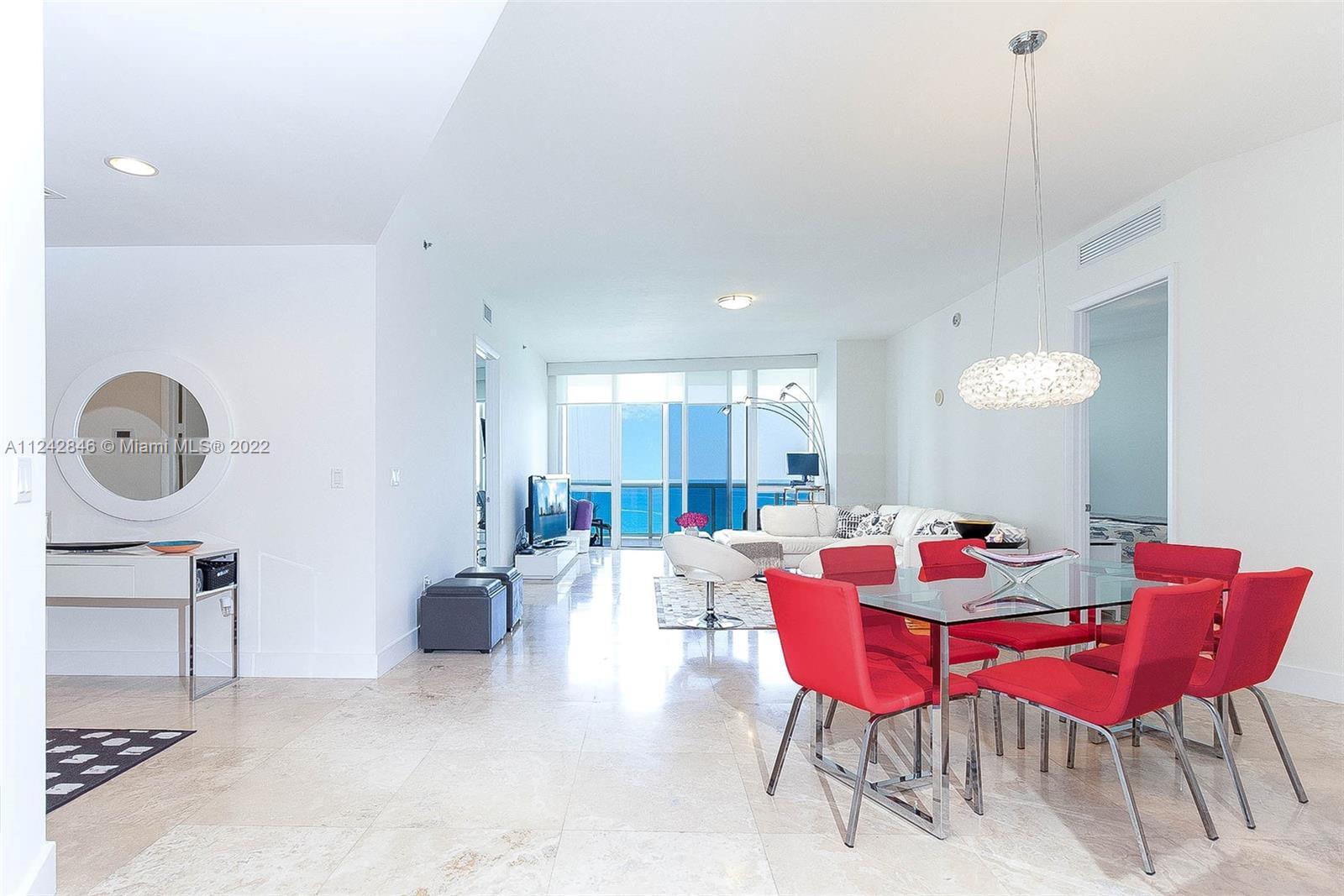 See details 2103 3 / 3 1935 sq. ft. $ 2022-08-17 0 Photo