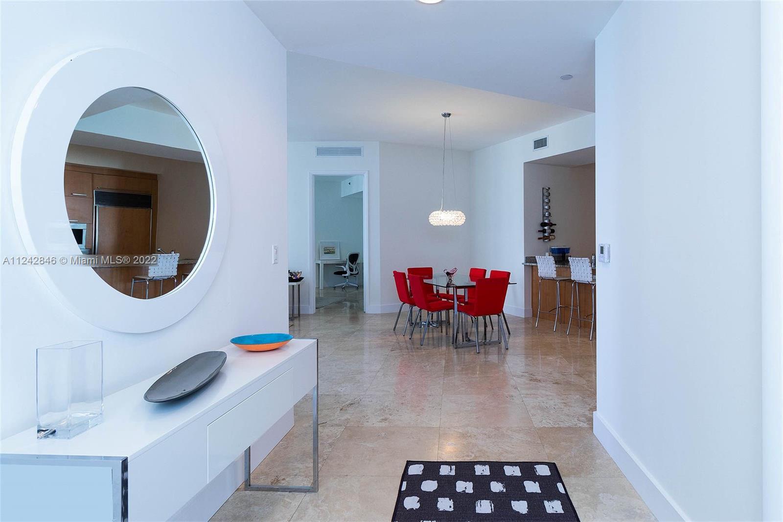 See details 2103 3 / 3 1935 sq. ft. $ 2022-08-17 0 Photo