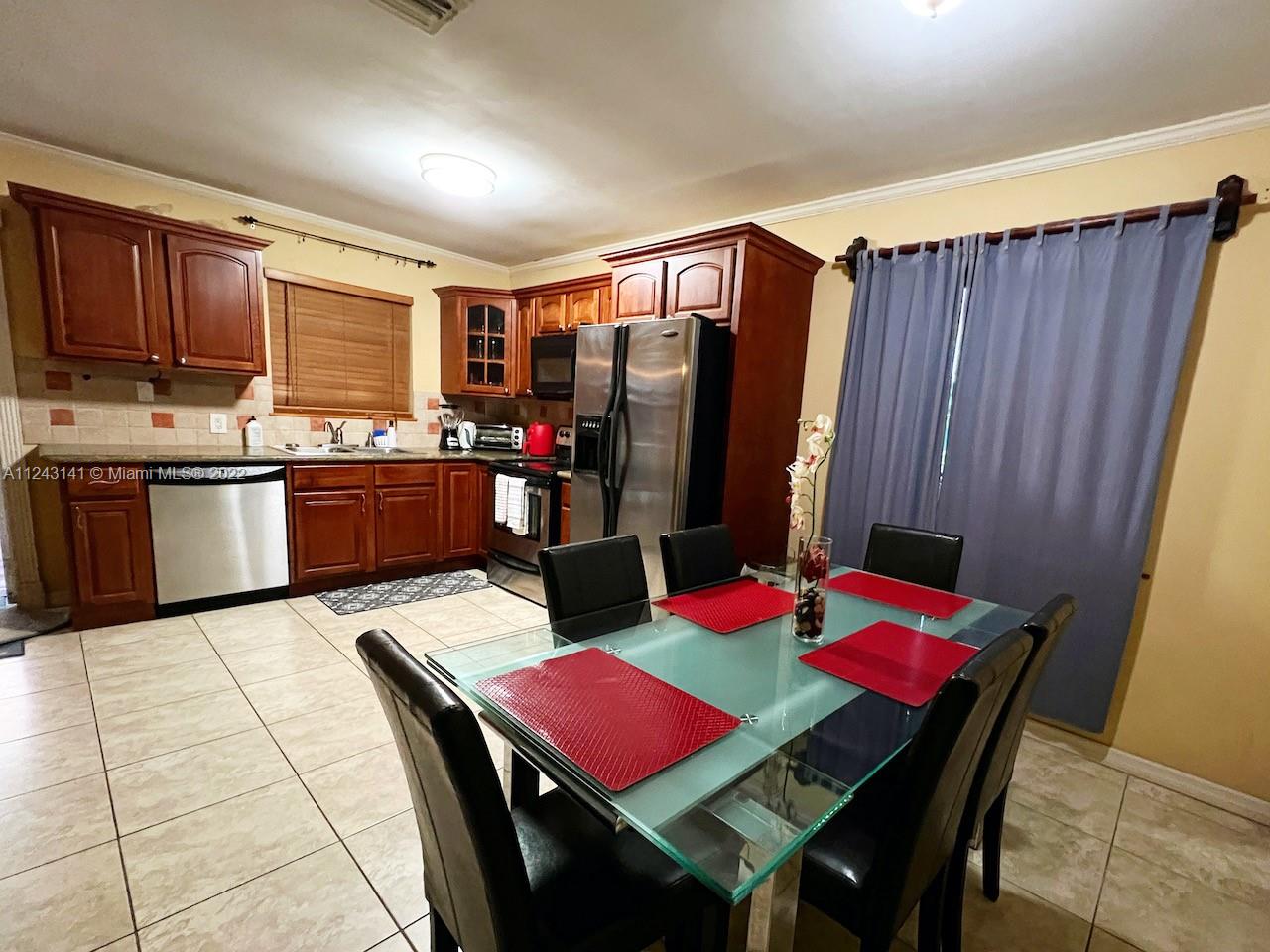 See details / 713 sq. ft. $ 2022-07-18 0 Photo