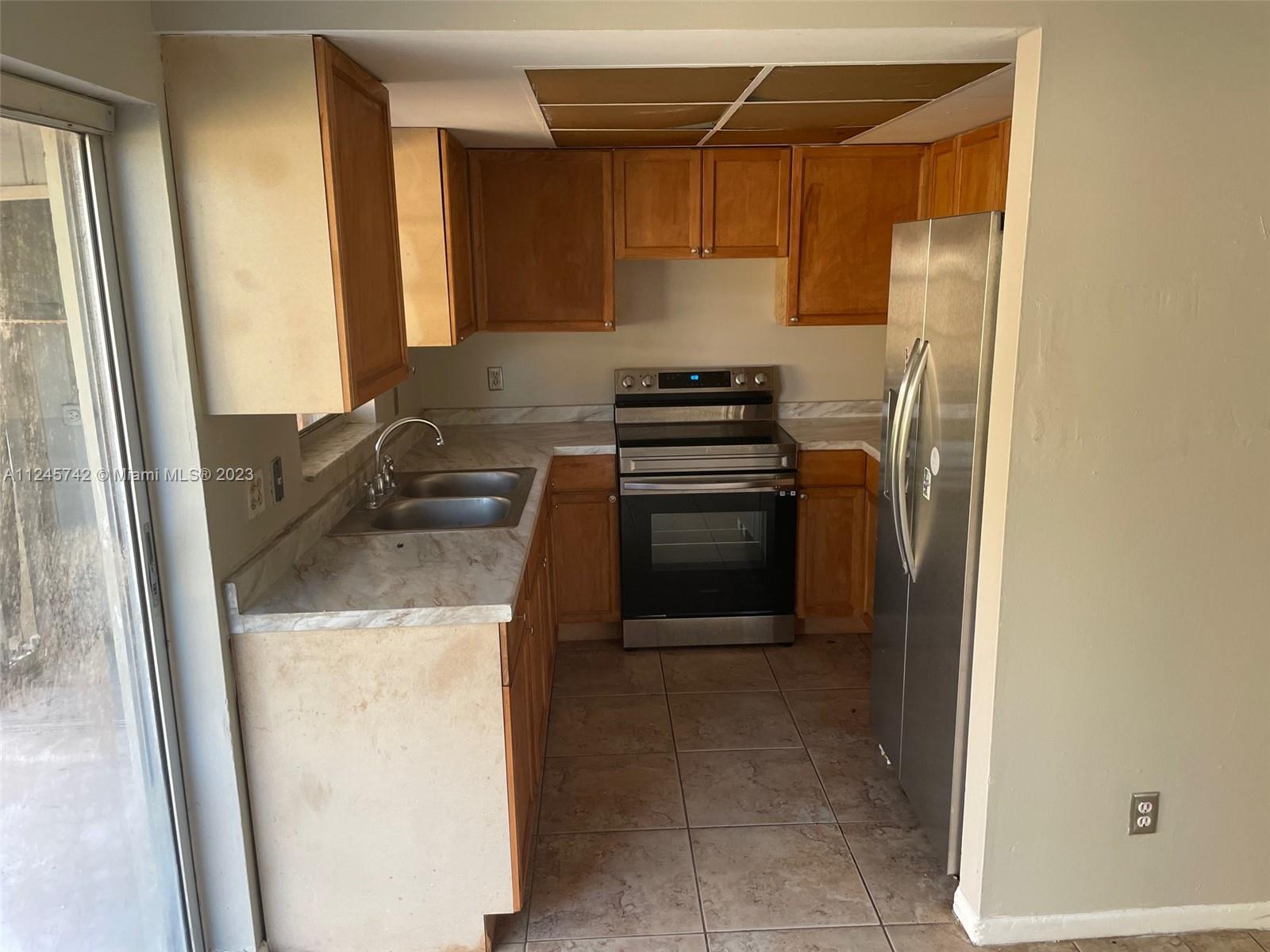 See details / 1800 sq. ft. $ 2022-11-03 0 Photo
