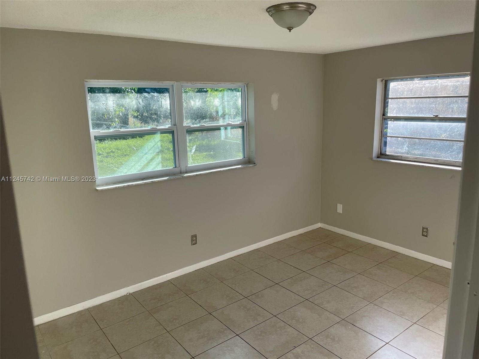 See details / 1800 sq. ft. $ 2022-11-03 0 Photo