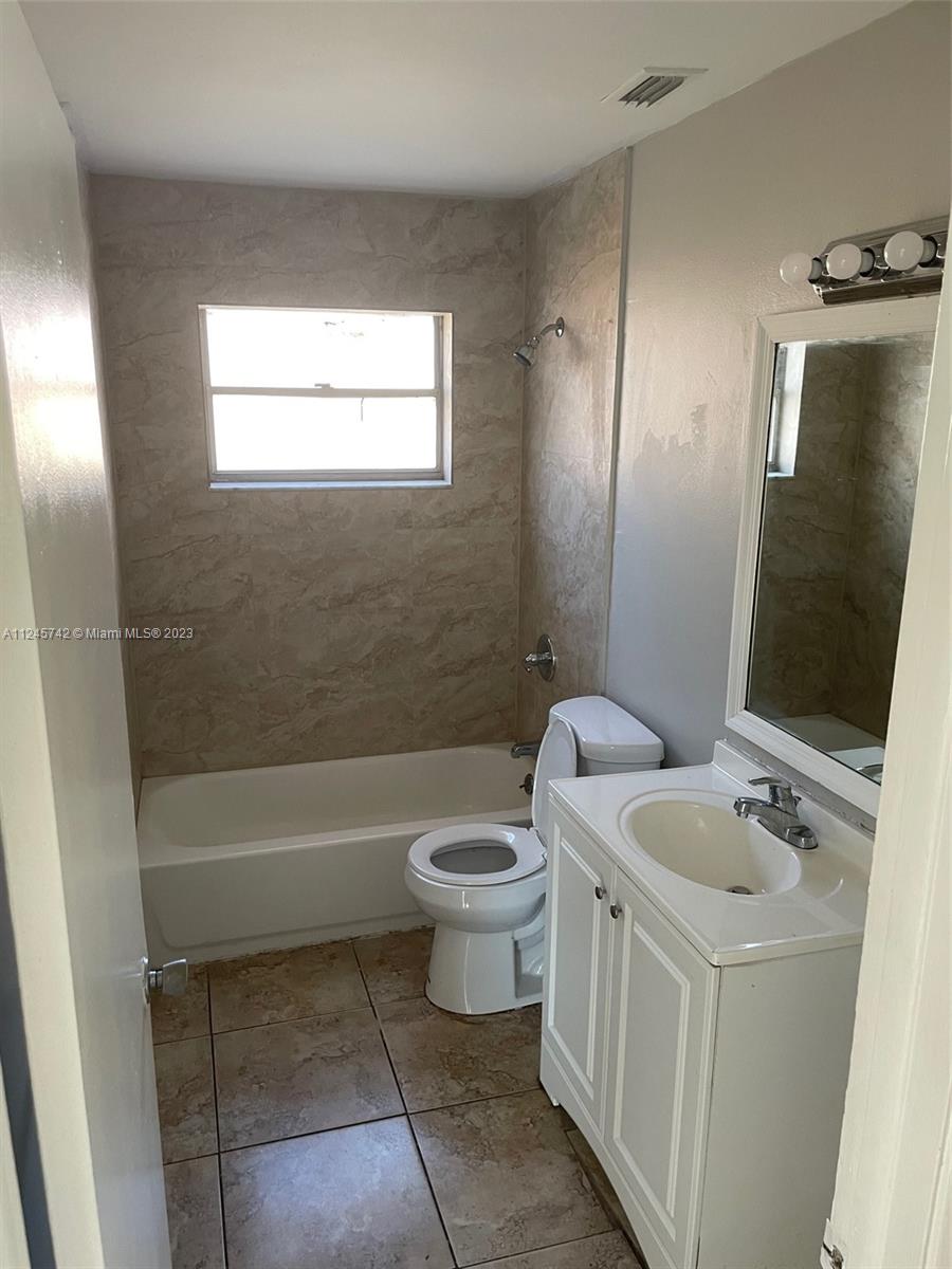 See details / 1800 sq. ft. $ 2022-11-03 0 Photo