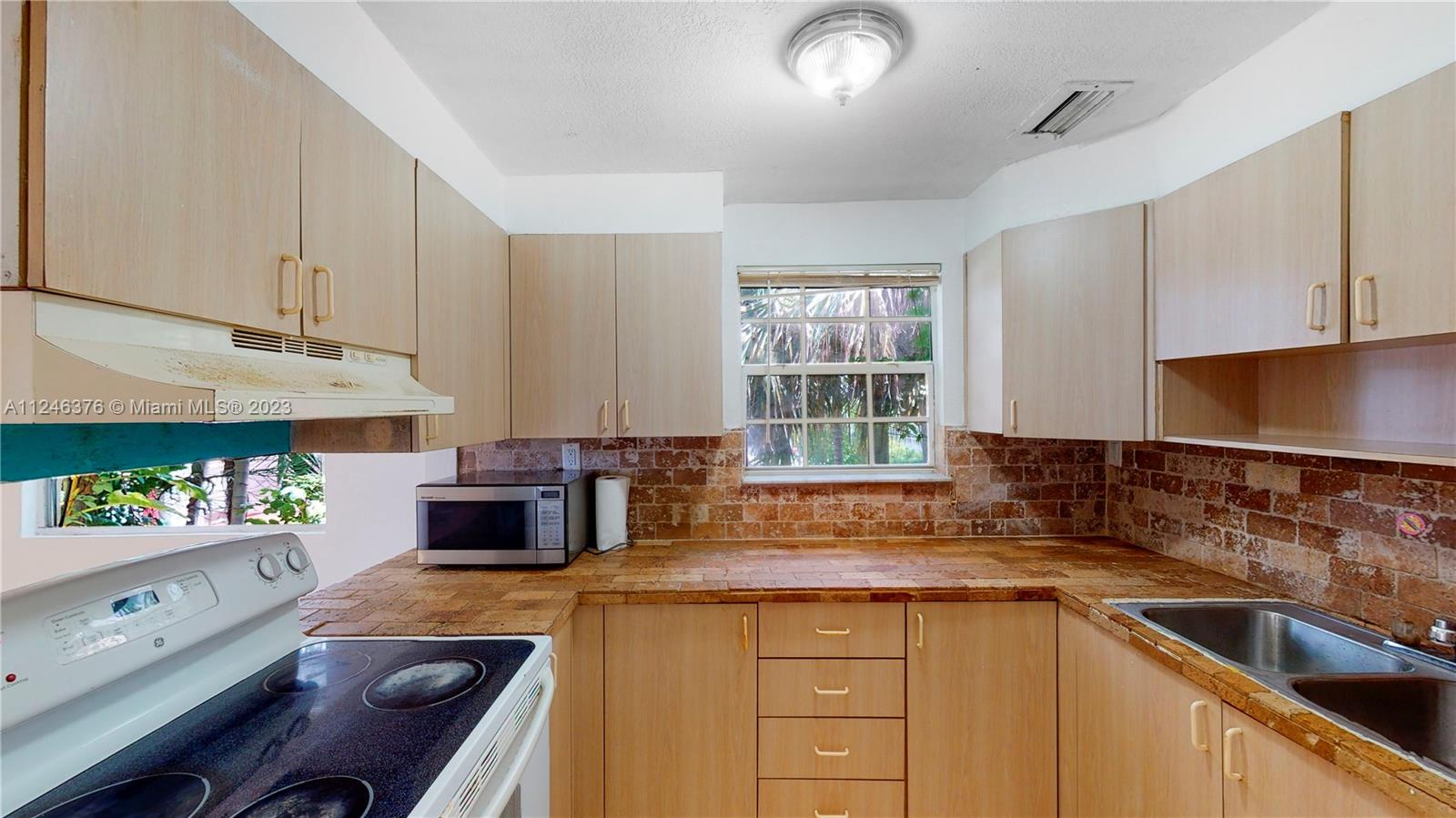 See details / 2307 sq. ft. $ 2022-11-07 0 Photo