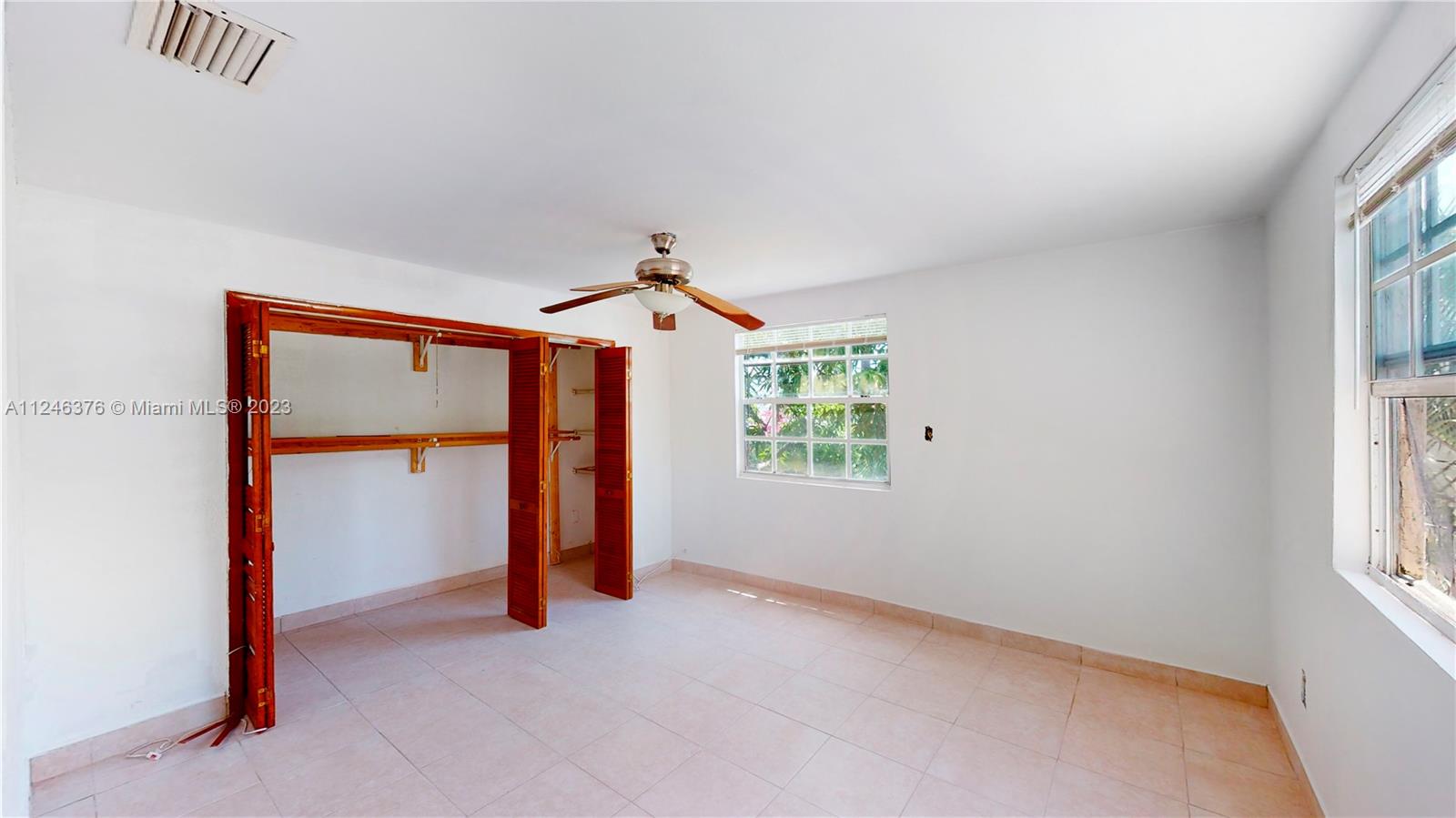 See details / 2307 sq. ft. $ 2022-11-07 0 Photo