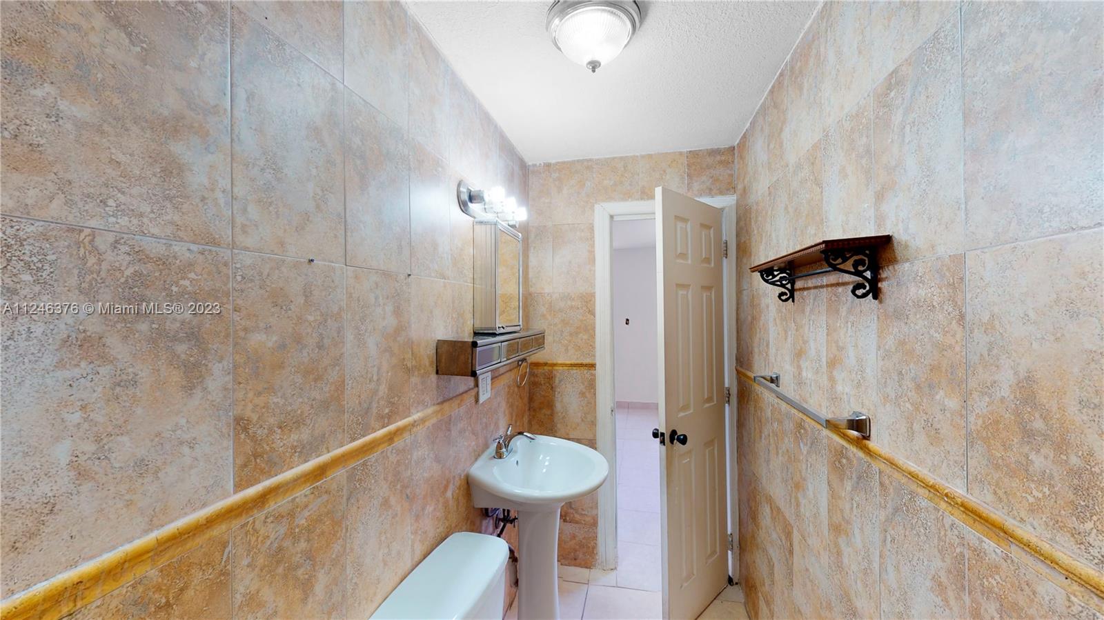 See details / 2307 sq. ft. $ 2022-11-07 0 Photo