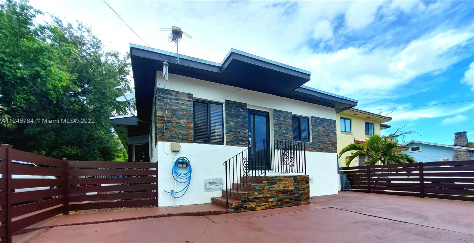 See details / 1244 sq. ft. $ 2022-07-26 0 Photo